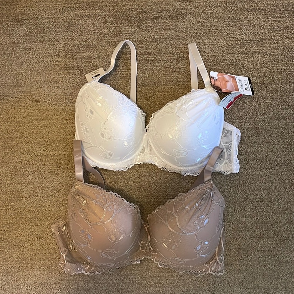 NWT two beautiful bras. Size 40D.